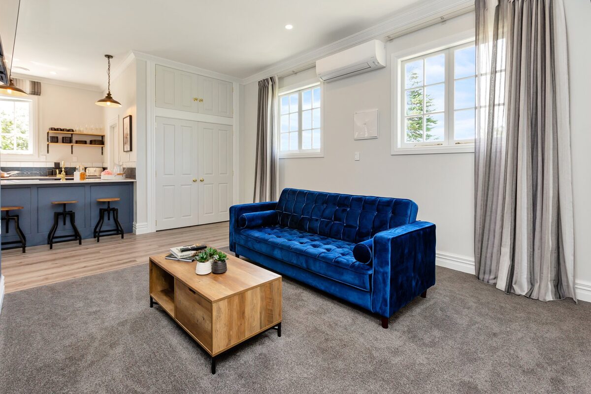 Deloraine Cottage Lounge